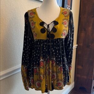 FARM Rio Intarsia Black and Yellow Floral Blouse Women's Small